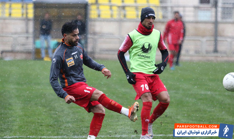 تمرین روز شنبه سرخپوشان پرسپولیس از ساعت ۱۱ امروز در ورزشگاه شهید کاظمی آغاز شد و با وجود سرمای شدید و بارش برف، بازیکنان زیر نظر کادر فنی تمرین کردند.