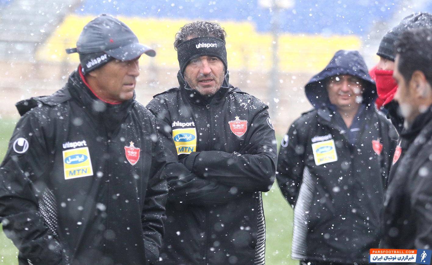اولین برف قبل از زمستان شروع به بارش کرد، اما این سرما و برف باعث تعطیلی تمرین پرسپولیس نشد، چون کالدرون برای دیدن برف تهران لحظهشماری میکرد.