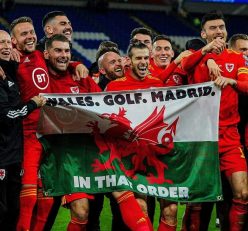 گرت بیل با در دست داشتن پرچم ولز با جمله‌ای عجیب بار دیگر حاشیه‌ساز شده است به نظر می‌رسد گرت بیل تصمیمش را برای جدایی از رئال گرفته .