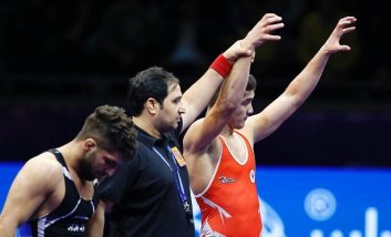 امیرمحمد یزدانی بعد از اینکه حریفش را در بازی رده بندی شکست داد و به همراه تیم دانشگاه آزاد سومی در لیگ برتر را جشن گرفت شادی گل شیخ دیاباته را تکرار کرد.