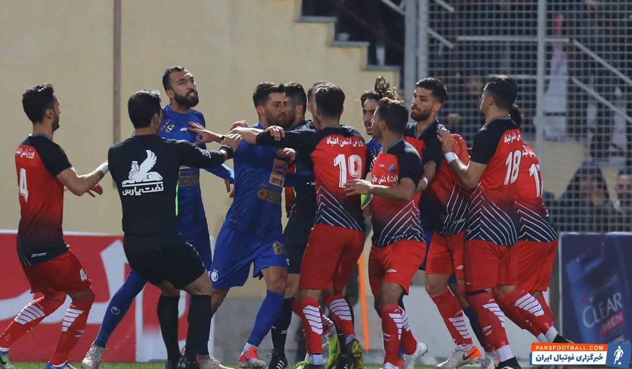 محمدمهدی نظری مهاجم تیم نساجی است محمدمهدی نظری گفت: استقلال و هوادارانش را دوست دارم، اما بازیکن این تیم در بازی به من توهین کرد.