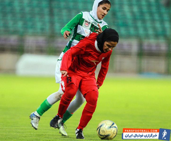فوتبال ؛ تصویری از حضور تماشاگران مرد در دیدار بانوان شهرداری سیرجان صفر – شهرداری بم