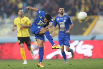 مسعود ریگی هافبک استقلال اگر چه کمتر مورد تمجید رسانه اها قرار می گیرد اما نقش مسعود ریگی در موفقیت های این تیم غیر قابل انکار است.