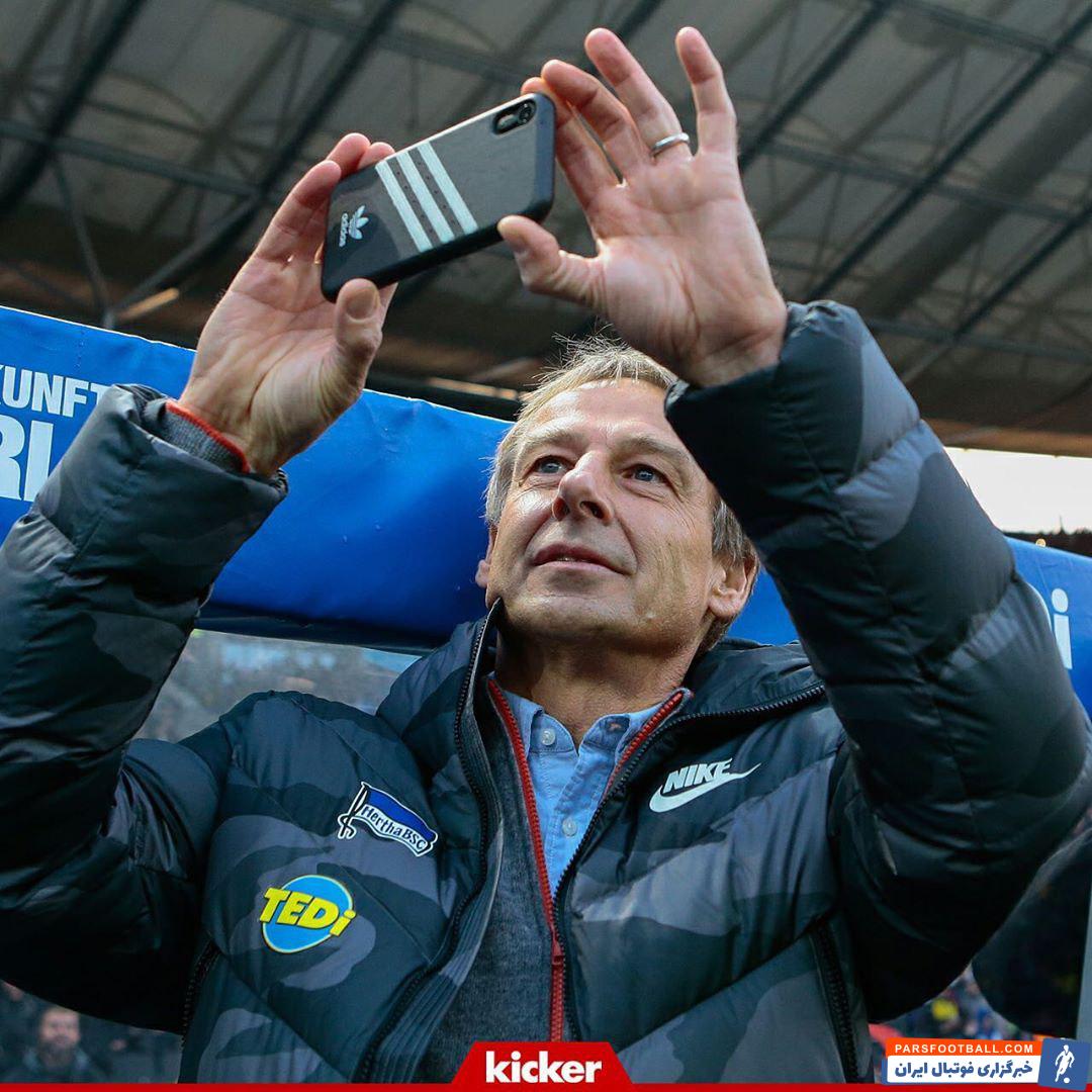 کلینزمن در ادامه گفت که آن موبایل را همسرش به او هدیه داده و گفت قصد دارد آرم آدیداس روی قاب گوشیاش را با نشان باشگاه هرتا عوض کند.