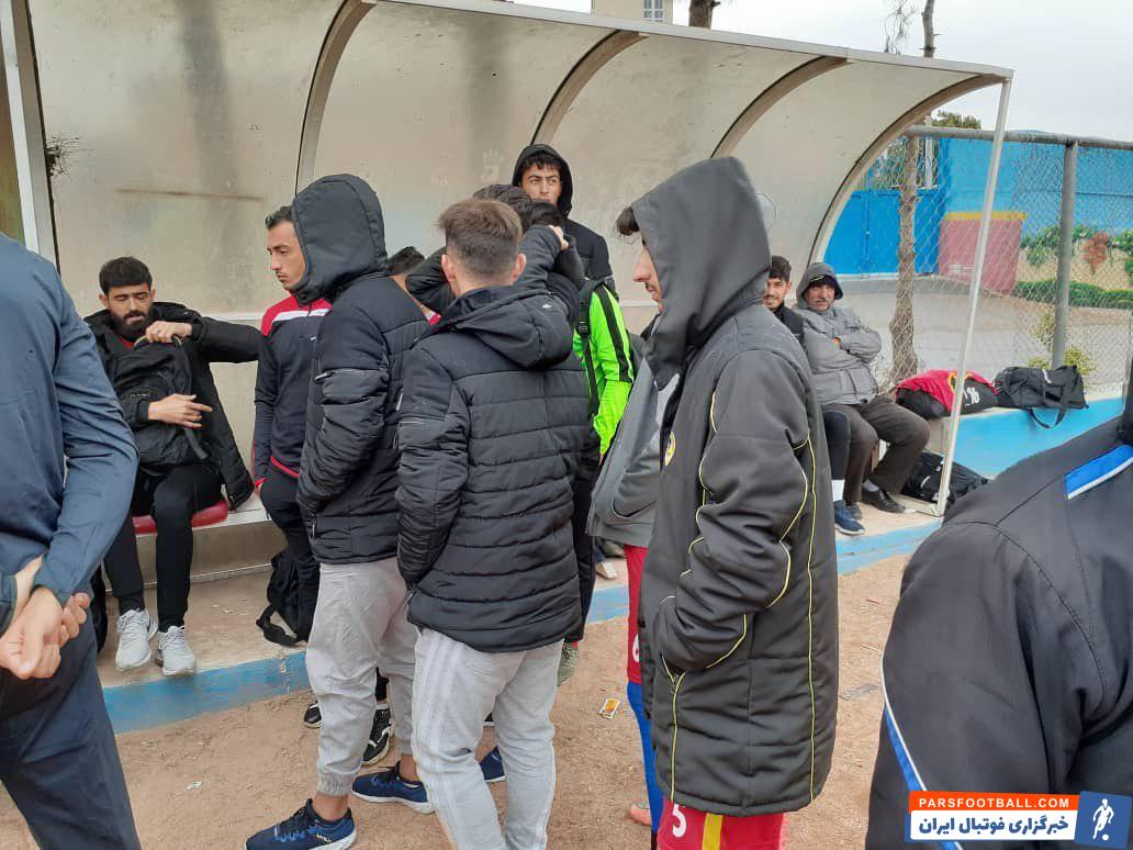 پس از عدم تعهد باشگاه قشقایی شیراز به مسائل مالی بازیکنان این باشگاه، بازیکنان تیم حاضر به انجام تمرین امروز نشدند و به نشانه اعتراض، اعتصاب کردند.