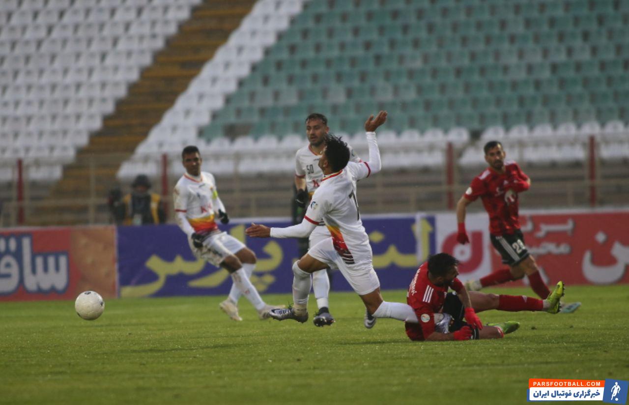 بیت سعید معتقد است که داور دیدار در دیدار با تراکتور باید خطای مدافع حریف روی وی را اعلام می کرده و با این اشتباه سهوی یک پنالتی آنها سوخته است.