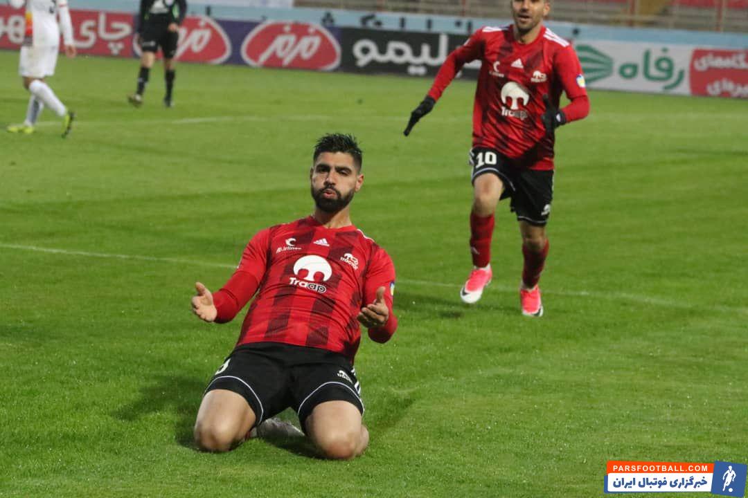 تراکتور ؛ شادی رضا اسدی پس از گلزنی برابر فولاد در ورزشگاه یادگار امام