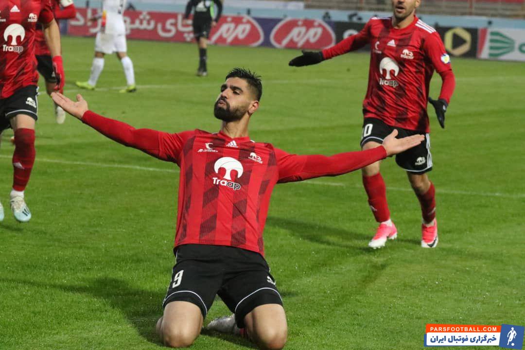 تراکتور ؛ شادی رضا اسدی پس از گلزنی برابر فولاد در ورزشگاه یادگار امام