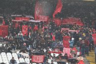 تراکتور ؛ حضور هواداران تراکتور دربارش برف و سرمای شدید در ورزشگاه یادگار امام