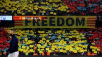 بارسلونا ؛ توپ های زرد برای حمایت از استقلال طلبی کاتالونیا از اسپانیا