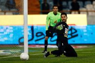 سیدحسین حسینی در بازی پیکان موفق شده بود پنالتی را مهار کند سیدحسین حسینی در بازی با ماشین در مهار پنالتی ناکام بود تا تیمش از حریف خود عقب بیفتند.