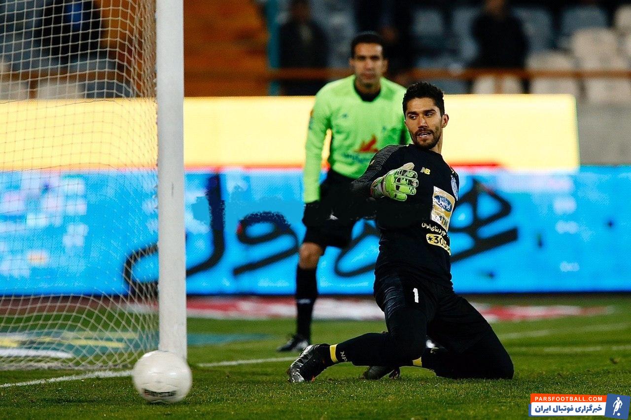 سیدحسین حسینی در بازی پیکان موفق شده بود پنالتی را مهار کند سیدحسین حسینی در بازی با ماشین در مهار پنالتی ناکام بود تا تیمش از حریف خود عقب بیفتند.