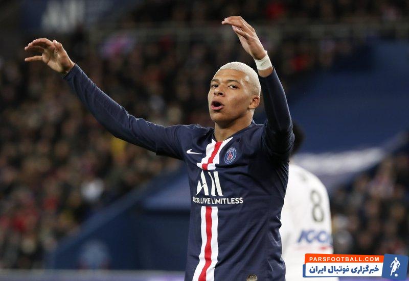 پاری سن ژرمن ؛ حضور کودک هوادار امباپه در زمین بازی در جریان دیدار پی اس جی - آمیان