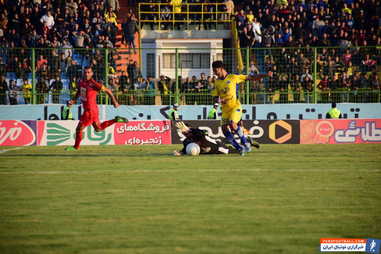 پرسپولیس ؛ برخورد رادوشویچ دروازه بان پرسپولیس با الیاس صالحی در محوطه جریمه