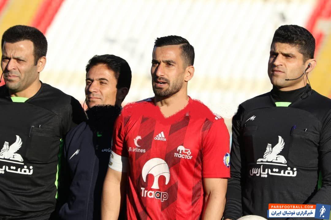 حاج صفی در دیدار تیمش مقابل شهر خودرو بازوبند کاپیتانی را بر بازو بست در حضور مسعود و اشکان بازوبند بر بازوی حاج صفی بسته شد تا کاپیتانی نوبتی باشد.