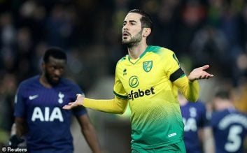 مورینیو ؛ اشتباه عجیب ژوان فویث مدافع تاتنهام در دیدار برابر نوریچ