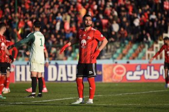 احسان حاج صفی می‌گوید توپ به دستش برخورد کرد اما اعتقاد دارد که چون دست احسان حاج صفی بسته بوده، داور نباید خطای هند اعلام می‌کرد.