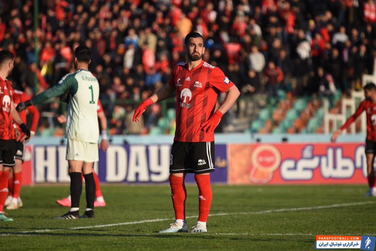 احسان حاج صفی می‌گوید توپ به دستش برخورد کرد اما اعتقاد دارد که چون دست احسان حاج صفی بسته بوده، داور نباید خطای هند اعلام می‌کرد.