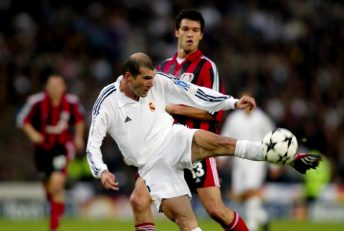 زیدان ؛ گل دیدنی زیدان به بایرلورکوزن در فینال لیگ قهرمانان اروپا