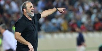 تصویری از اکبر میثاقیان پس از عمل جراحی زانو