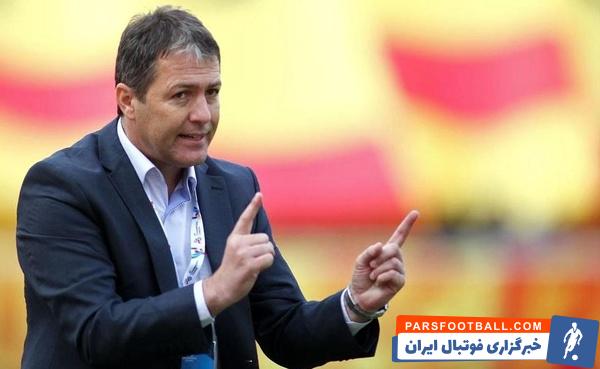 اسکوچیچ ؛ اهدای تندیس به اسکوچیچ برای قدردانی از عملکردش با صنعت نفت آبادان