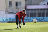 حقیقی ؛ تشویق علیرضا حقیقی از سوی هواداران باشگاه فوتبال پرسپولیس