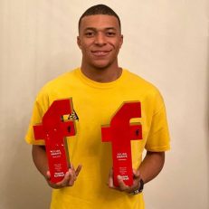 ام باپه امباپه مهاجم تیم فوتبال پاری‌سن‌ژرمن است امباپه پس از کسب عنوان مرد سال فوتبال فرانسه از رقابت دیوانه‌کننده‌اش با لیونل مسی سخن گفت.