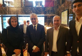 کتایون خسرویار تنها چند ساعت تا آغاز زمان مراسم بهترین در هنگ کنگ زمان باقی مانده و علیرضا بیرانوند و کتایون خسرویار در کنار مهدی تاج در این مراسم حضور پیدا کردند.