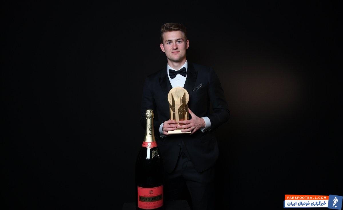 دی لیخت ماتایس دیلیخت مدافع هلندی یوونتوس میگوید کسب جایزه کوپا شروع افتخارآفرینیهایش است دیلیخت گفت: منتظر افتخارآفرینیهایم باشید .