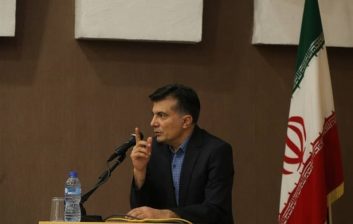 رفعتی :رادوشویچ بجای توپ پای بازیکن تیم شهرداری ماهشهر را زد و یک پنالتی مسلم بود