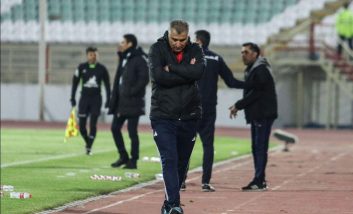 ساکت الهامی که در ابتدای لیگ هم به عنوان مربی بالای سر تراکتوری ها بود در دیدار برابر فولاد تیمش را به گونه ای به میدان فرستاد.