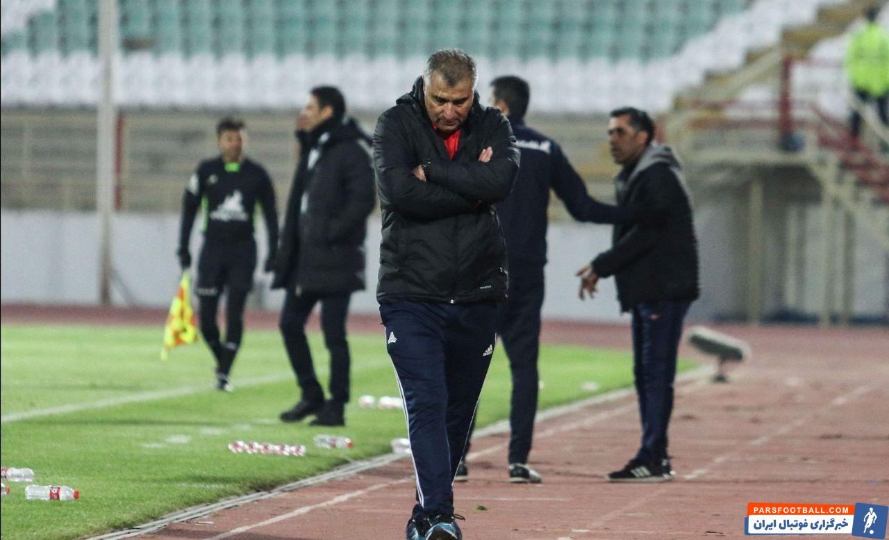 ساکت الهامی که در ابتدای لیگ هم به عنوان مربی بالای سر تراکتوری ها بود در دیدار برابر فولاد تیمش را به گونه ای به میدان فرستاد.