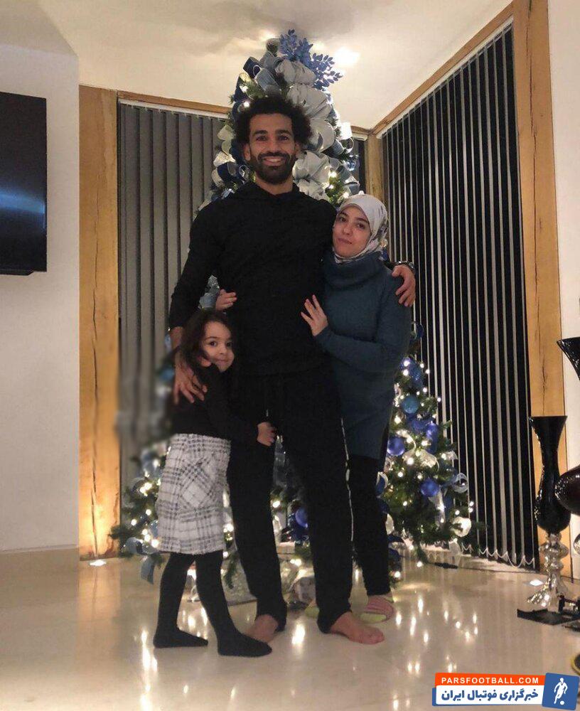 صلاح ؛ محمد صلاح در کنار همسر و دخترش در جشن کریسمس