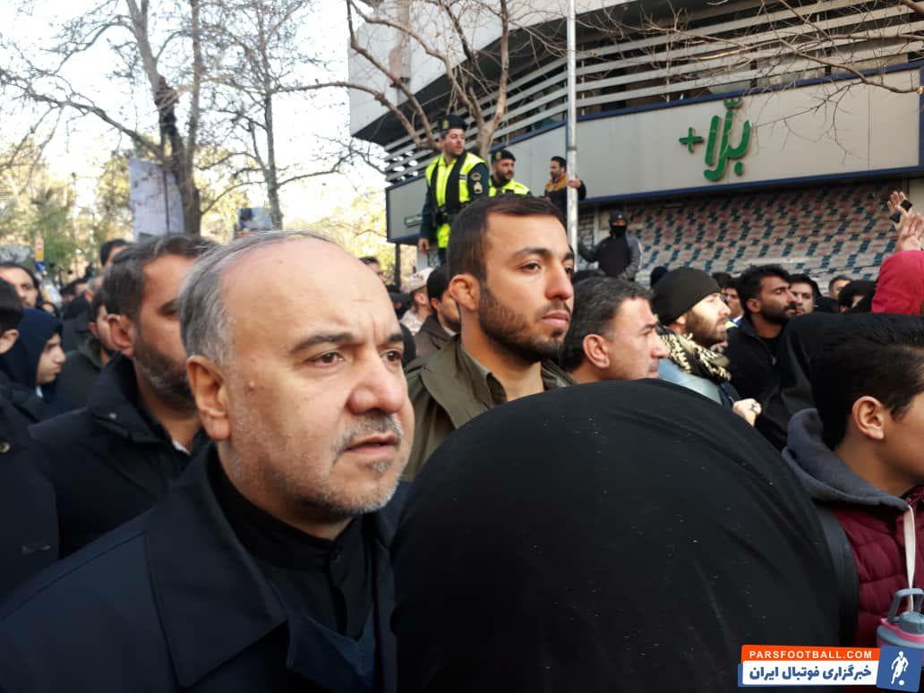 سلطانی فر وزیر ورزش و جوانان همگام با سایر آحاد جامعه ورزش در مراسم تشیع پیکر شهید سپهبد سلیمانی و سایر شهدای مقاومت حضور پیدا کرد.