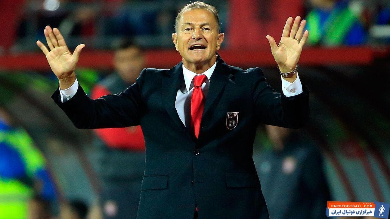 جانی دبیازی ایتالیایی آماده بود با عقد قرارداد یک سال و نیمه به ارزش یک میلیون دلار هدایت استقلال را بر عهده بگیرد اما قرارداد جانی دبیازی بسته نشد.