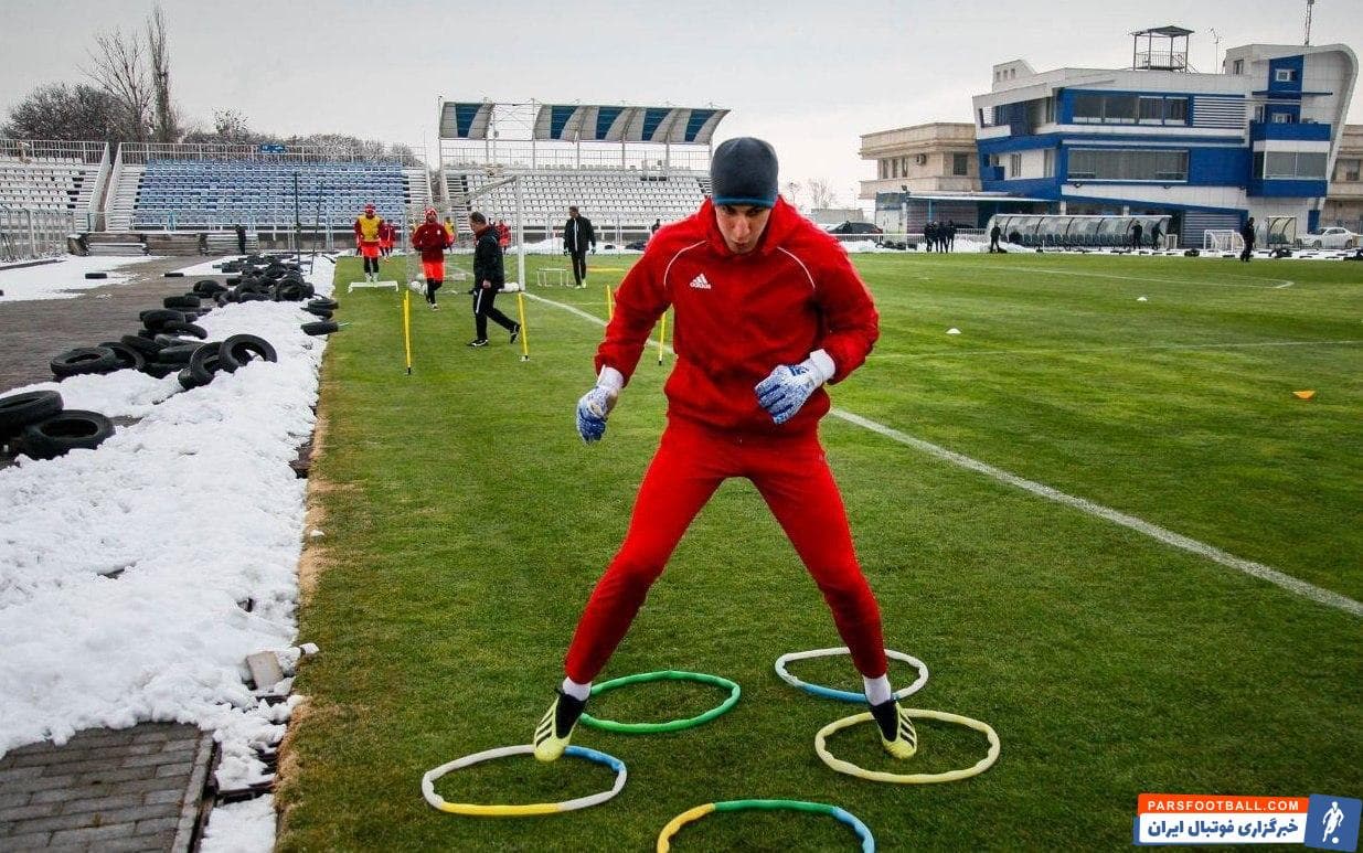 محمدرضا اخباری با وجود اینکه از نظر جسمانی شرایط خوبی دارد، اما در نیم فصل اول لیگ برتر نتوانست بازیهای زیادی برای تراکتور انجام بدهد.