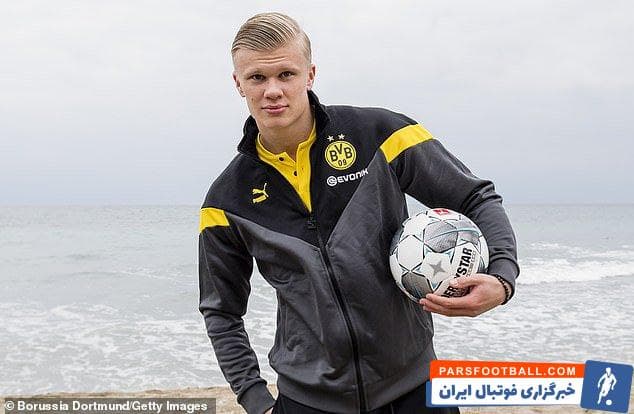 ارلینگ هالند اخیرا به بوروسیا دورتموند پیوسته هالند بعد از آشنایی با همتیمیهایش در مقر این تیم به ساحل رفته و در مقابل دوربین عکاسهای مطبوعاتی ژست گرفت.