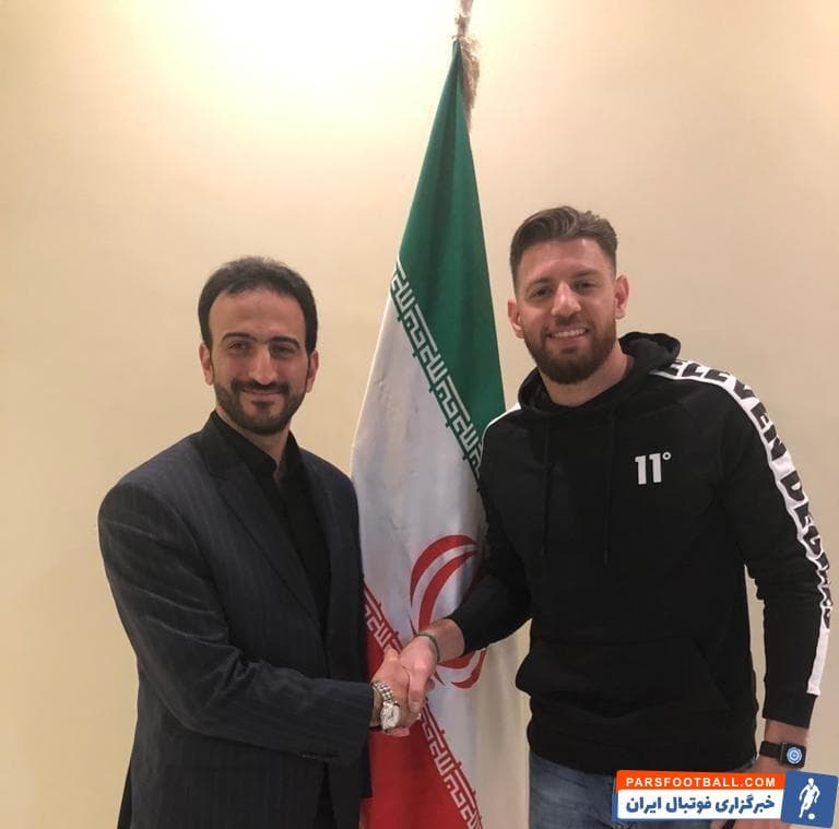 مهدی خلیل امروز صبح با حضور در دفتر باشگاه ذوب آهن و مذاکره رسمی با مدیرعامل قرارداد شش ماهه ای تا انتهای فصل با ذوب آهن امضا کرد.