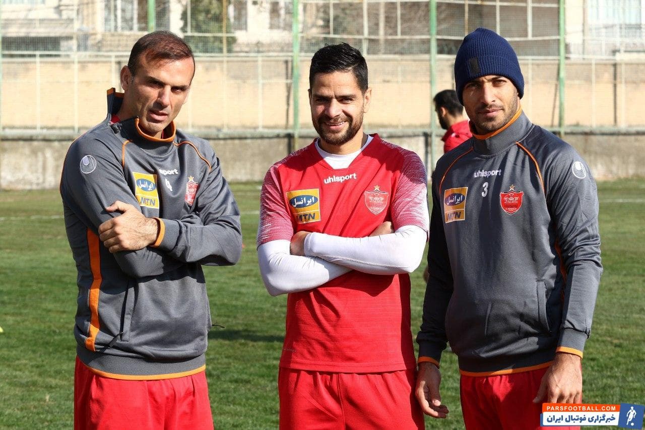 جلال حسینی چهره های جدی و مصممی را از سیدجلال حسینی و شجاع خلیل زاده مخابره میکند؛ صورت هایی بدون لبخند که شاید واکنشی به اوضاع تیم و باشگاه نیز باشد.