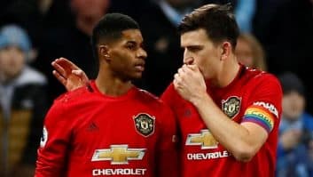 هری مگوایر مدافع ملی پوش انگلیسی بازوبند کاپیتانی یونایتد را از سولسشر دریافت کرده هری مگوایر جانشین اشلی یانگ می شود.