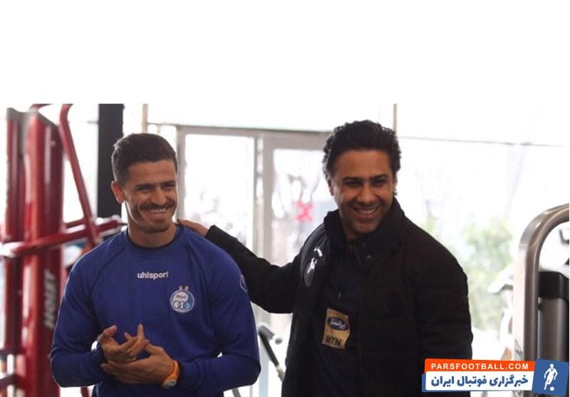 وریا غفوری کاپیتان تیم فوتبال استقلال پس از دو روز غیبت به تمرین این تیم بازگشت و مورد استقبال فرهاد مجیدی ، سرمربی آبیپوشان قرار گرفت.