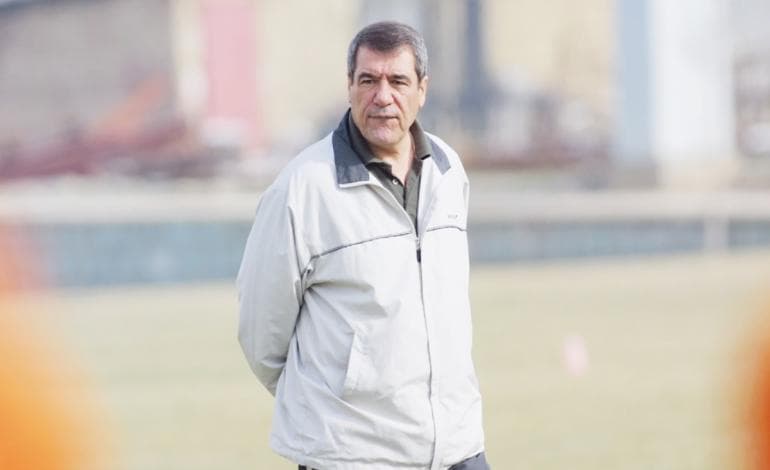 منافی : کالدرون یک مربی حرفهای است و یک رفتار حرفهای دارد