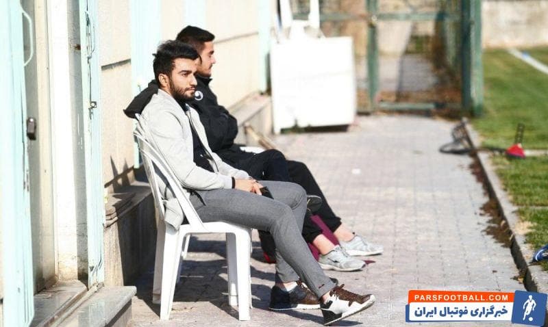 سیامک نعمتی همچنان مصدوم است و در شرایطی که تمرینات پرسپولیس در غیاب کالدرون زیر نظر کریم باقری پیگیری می شود نمی تواند تمرین کند.