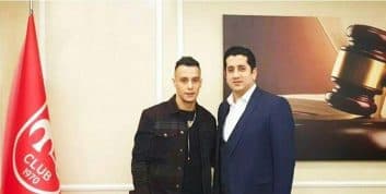 حمزاوی اوکاچا ، بازیکن الجزایری به تیم فوتبال تراکتور پیوست حمزاوی اوکاچا چند روزی در تمرین تراکتور حضور دارد و امروز رسما قرارداد خود را امضا کرد.