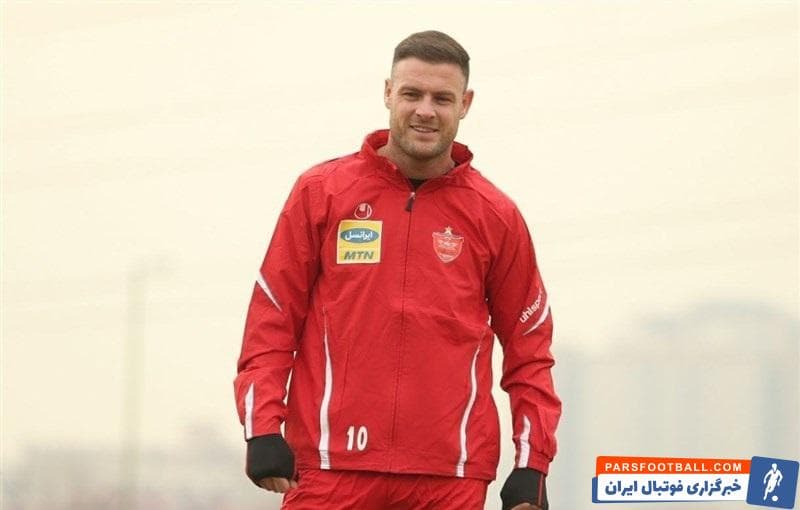 آنتونی استوکس مهاجم ایرلندی جدید سرخپوشان امروز (چهارشنبه) برای نخستین بار در تمرین پرسپولیس حاضر و توسط یحیی گلمحمدی به سایر بازیکنان تیم معرفی شد.