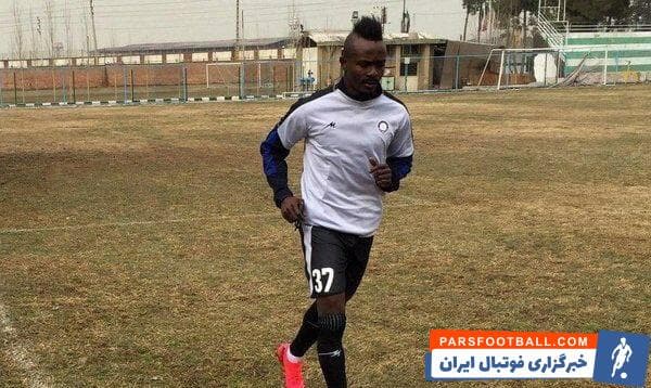 گادوین منشا مهاجم سابق پرسپولیس و استقلال رسما به گل گهر سیرجان پیوست گادوین منشا در تمرین امروز این تیم حاضر شد.