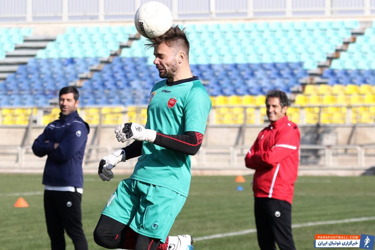 بوژیدار رادوشوویچ ، دروازه بان دوم پرسپولیس که در هفت بازی انجام داده برای این تیم موفق به ثبت کلین شیت شد، طی دو روز گذشته نتوانسته به تهران بیاید.