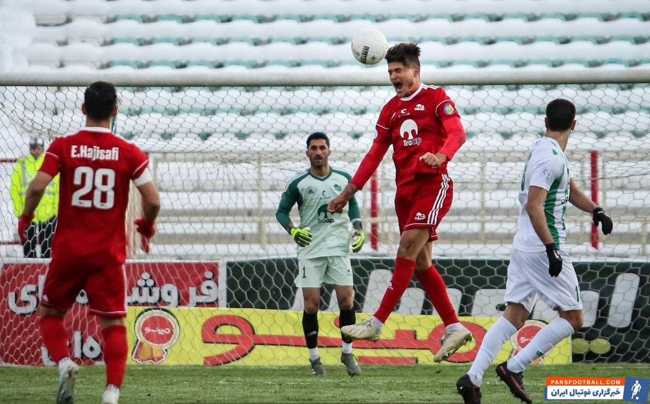 یوری ماتیاس 24 ساله که با قد و قامت بلند خود در کنار ایمان سلیمی حضور داشت، عملکرد قابل قبولی را در اولین بازی از خود نشان داد.