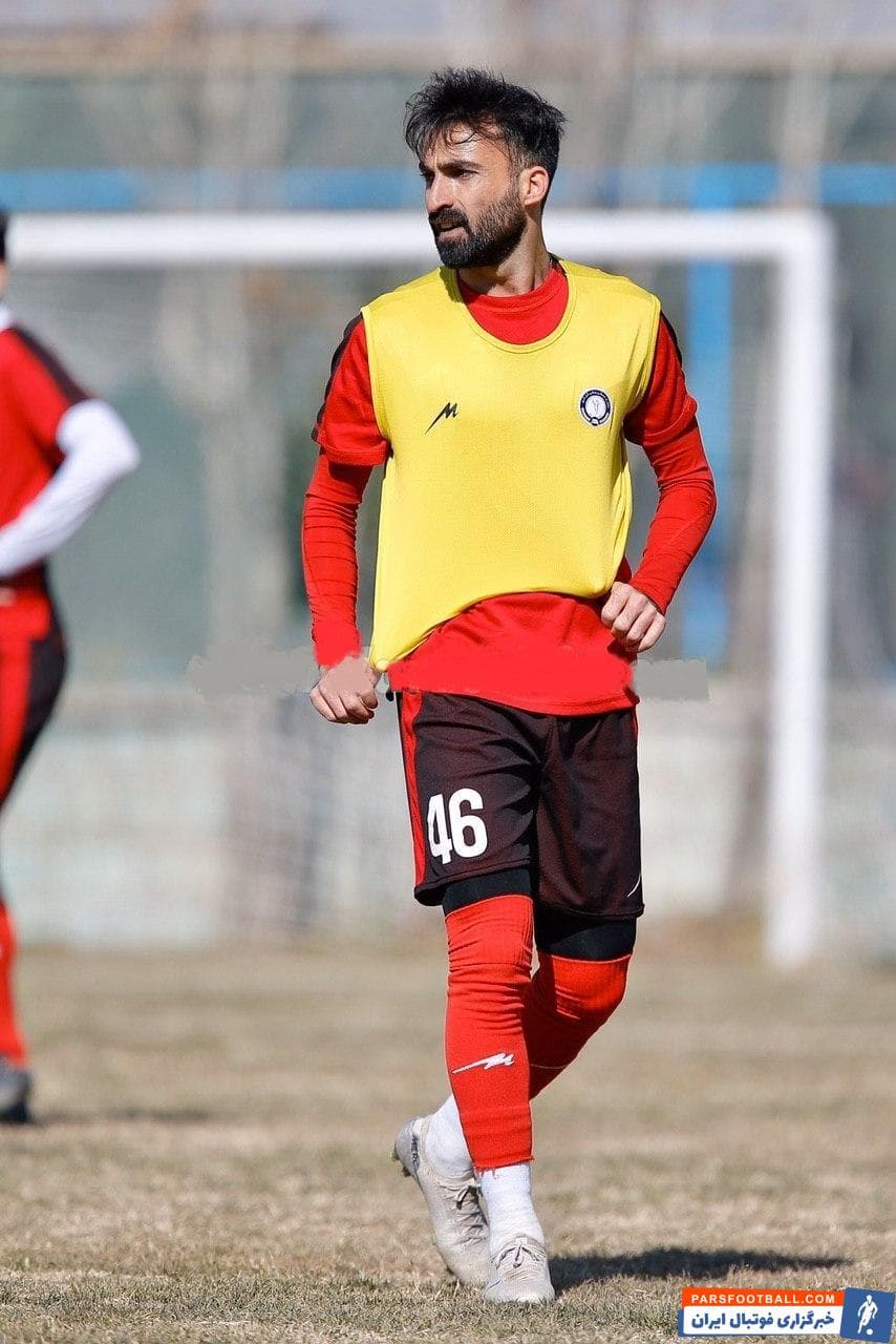احمد موسوی مدافع تازه وارد گل گهر بعد از غیبت در دیدار قبلی این تیم به دلیل بیماری، اکنون با بالاترین انگیزه برای دیدار این هفته خود را آماده میکند.