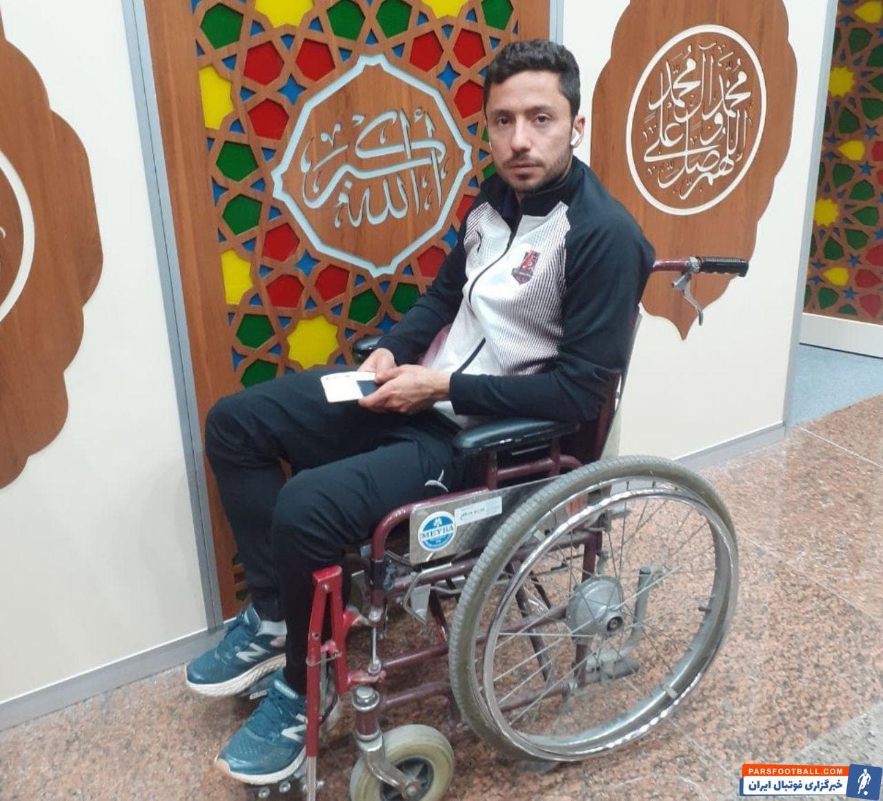 نوید عاشوری پلی میکر تیم نساجی در بازی با شاهین شهرداری بوشهر از ناحیه همسترینگ آسیب جدی دید و بعید به نظر می رسد به بازی آتی این تیم برسد.